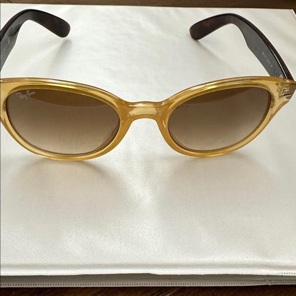 Ray-Ban Amber Sunglasses with Gradient Lenses - Picture 3 of 7